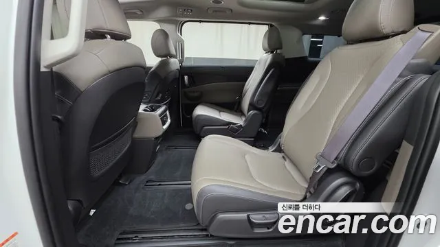 Kia Carnival Generation 4 — Фото автомобиля 11