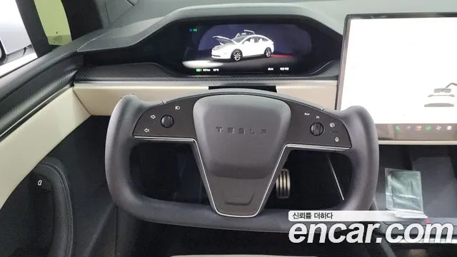 Tesla Model X — Фото автомобиля 15
