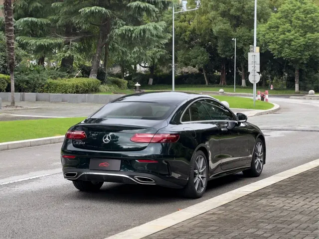 Mercedes-Benz E-Class — Фото автомобиля 6