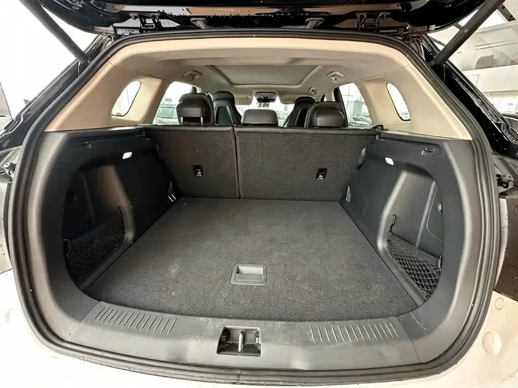Hongqi Hongqi HS3 PHEV 2025 PHEV 117km Power PLUS Edition — Фото автомобиля 17