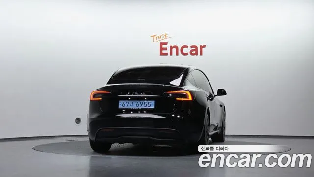 Tesla Model 3 — Фото автомобиля 4