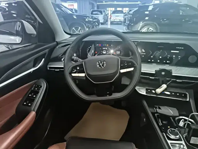 Changan Eado — Фото автомобиля 2