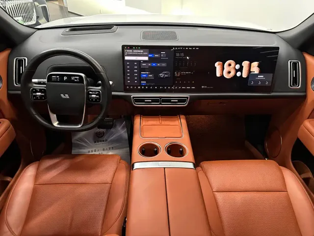 Li Auto L9 — Фото автомобиля 17