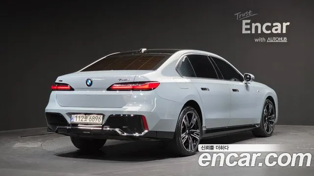 BMW 7 Series G70 — Фото автомобиля 2