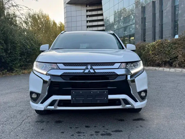Mitsubishi Outlander — Фото автомобиля 3