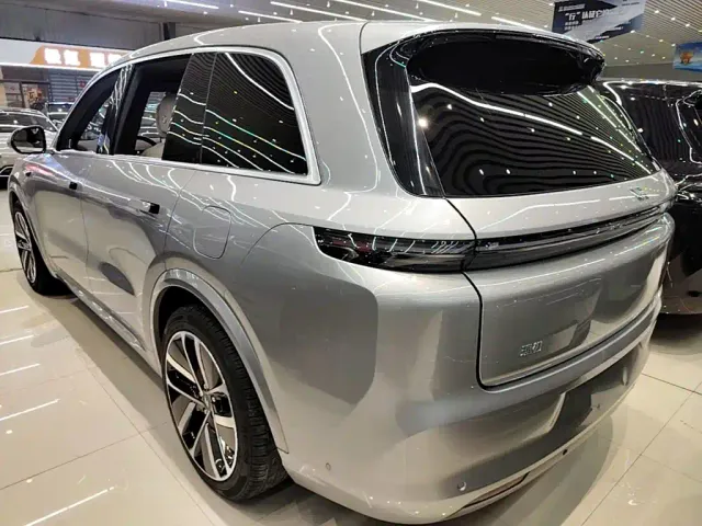 Li Auto L8 — Фото автомобиля 4