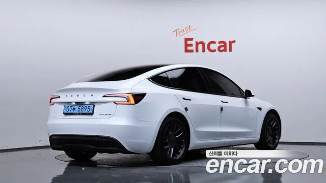 Tesla Model 3 — Фото автомобиля 2