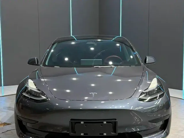 Tesla Model 3 — Фото автомобиля 2