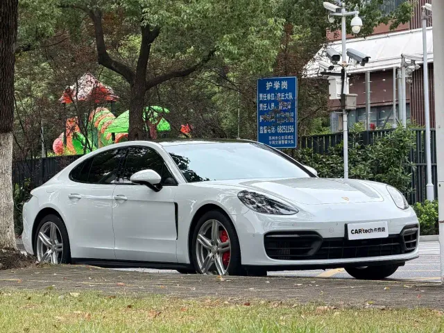 Porsche Panamera — Фото автомобиля 3