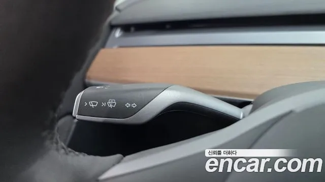 Tesla Model Y — Фото автомобиля 25