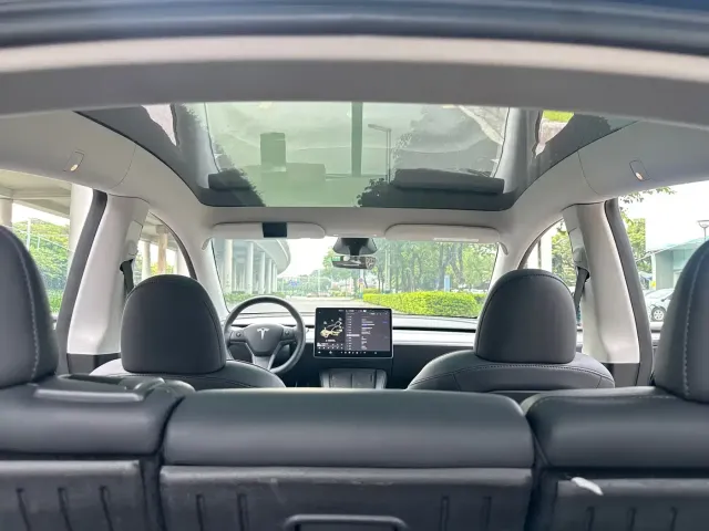 Tesla Model Y — Фото автомобиля 14