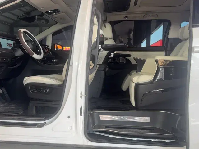 GAC Trumpchi E9 — Фото автомобиля 18