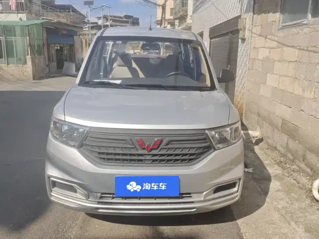 Wuling Hongguang V — Фото автомобиля 2