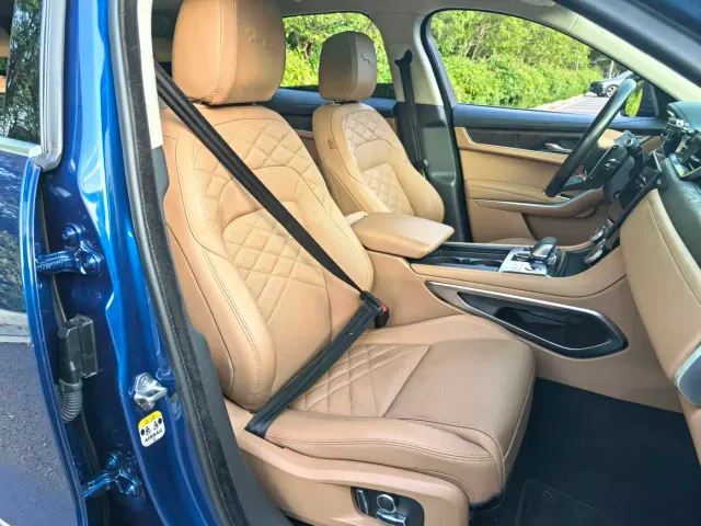 Jaguar F-Pace — Фото автомобиля 12