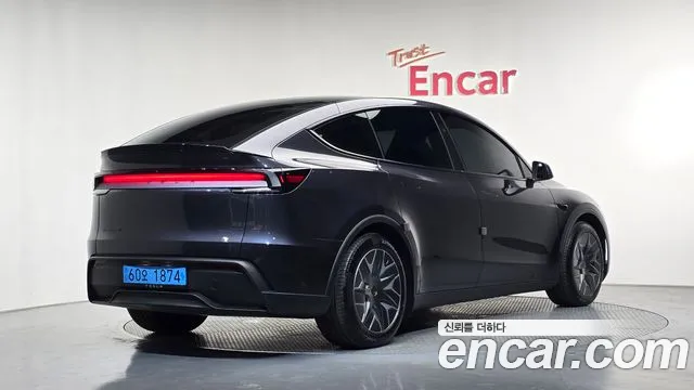 Tesla Model Y — Фото автомобиля 2
