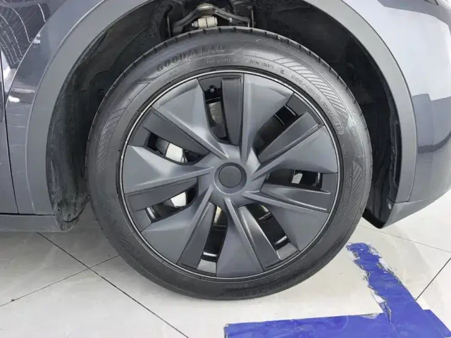 Tesla Model Y — Фото автомобиля 6