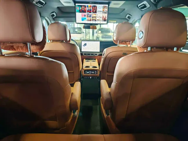 Li Auto L8 — Фото автомобиля 12