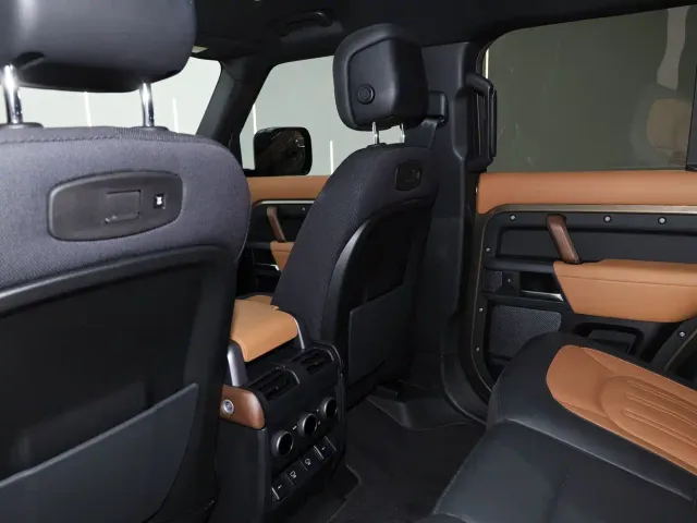 Land Rover Defender — Фото автомобиля 13