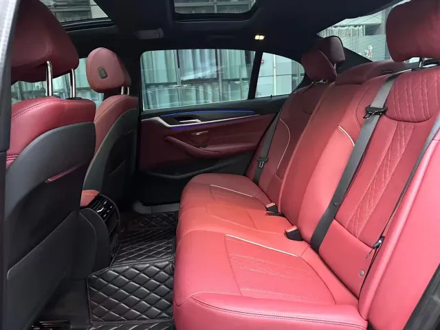 BMW 5 Series — Фото автомобиля 10