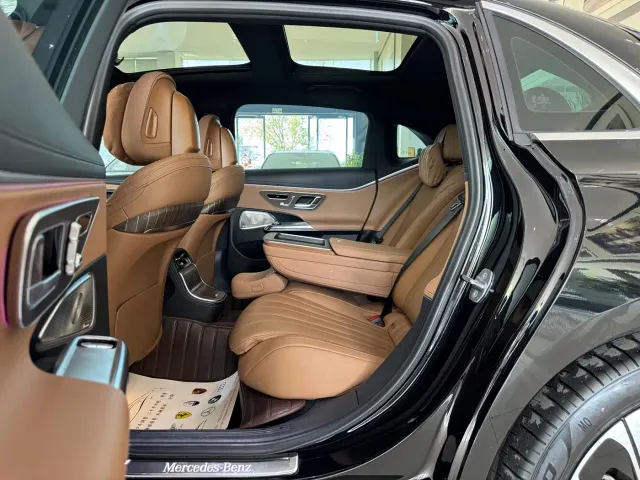 Mercedes-Benz E-Class — Фото автомобиля 11
