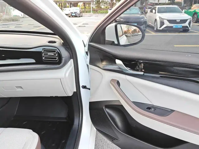 BYD Qin PLUS — Фото автомобиля 19