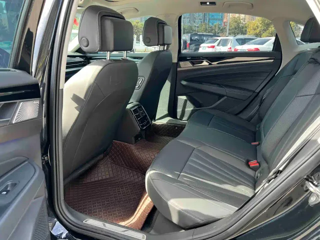 Volkswagen Passat — Фото автомобиля 4