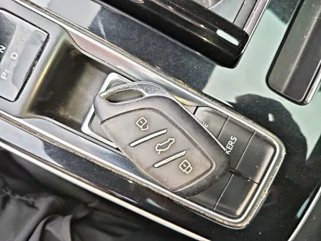 Roewe i6 MAX EV — Фото автомобиля 8