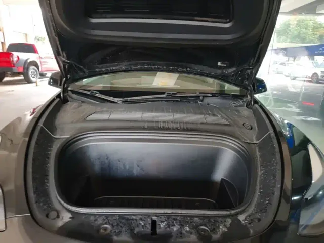 Tesla Model Y — Фото автомобиля 19