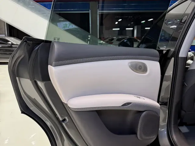 IM Motors LS6 — Фото автомобиля 11