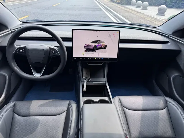 Tesla Model 3 — Фото автомобиля 12