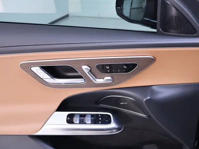 Mercedes-Benz E-Class — Фото автомобиля 17