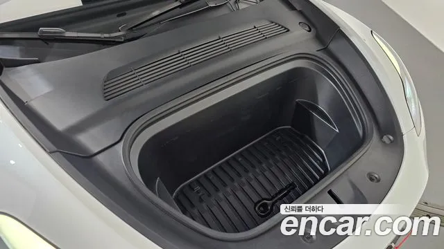 Tesla Model Y — Фото автомобиля 5