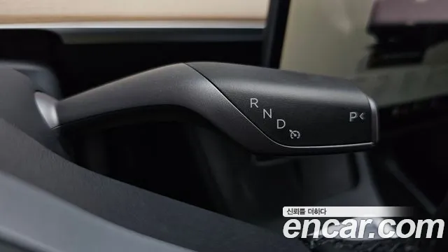 Tesla Model Y — Фото автомобиля 8
