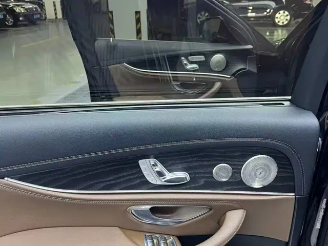 Mercedes-Benz E-Class — Фото автомобиля 11