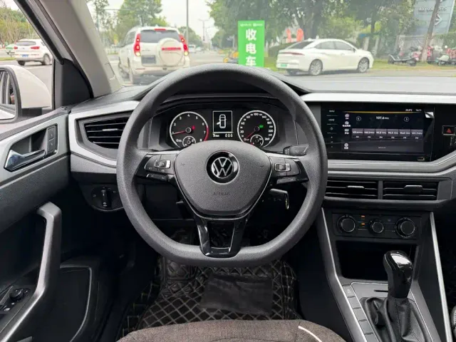 Volkswagen Polo — Фото автомобиля 14