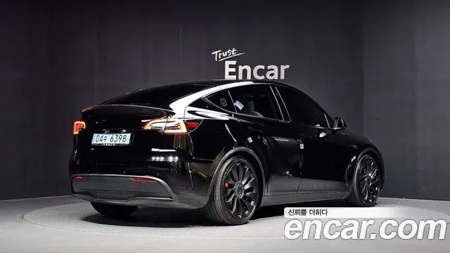 Tesla Model Y — Фото автомобиля 2