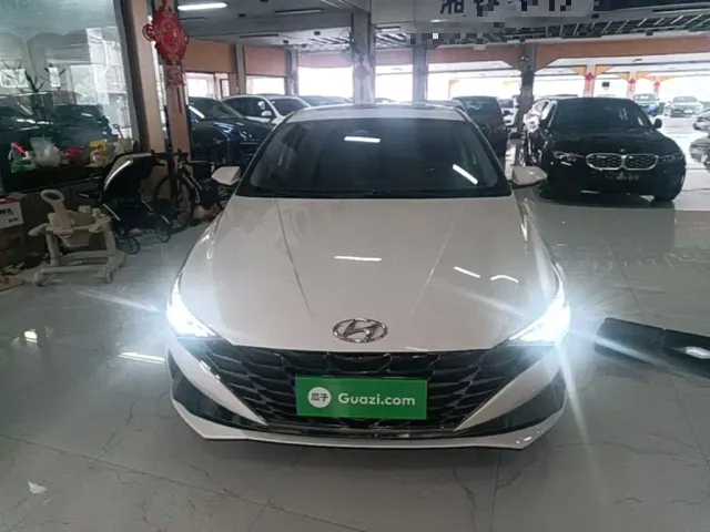 Hyundai Elantra — Фото автомобиля 2