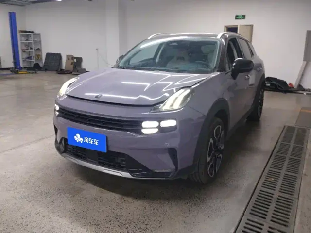 Фотография автомобиля — Lynk & Co 06
