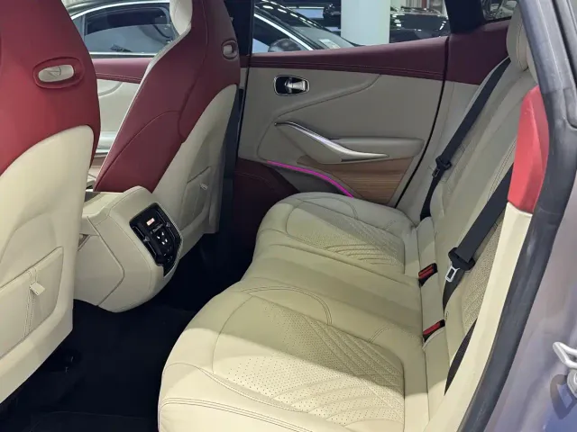Aston Martin DBX — Фото автомобиля 12