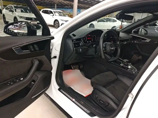 Audi A4L — Фото автомобиля 11