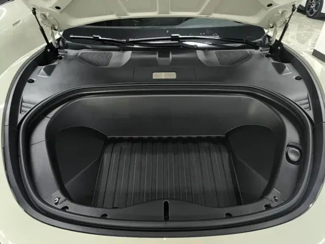 Xiaomi SU7 — Фото автомобиля 19
