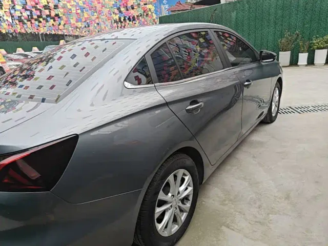 Roewe i5 — Фото автомобиля 6
