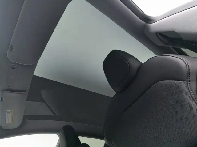 Tesla Model Y — Фото автомобиля 14