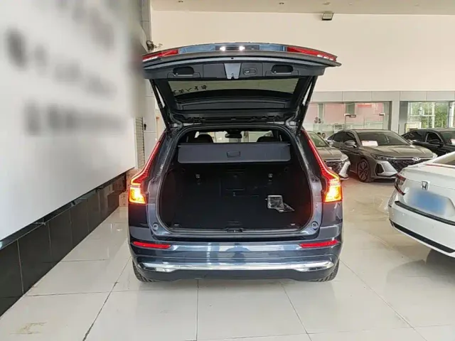 Volvo XC60 — Фото автомобиля 18