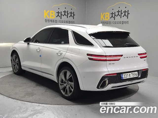 Genesis GV70 — Фото автомобиля 6