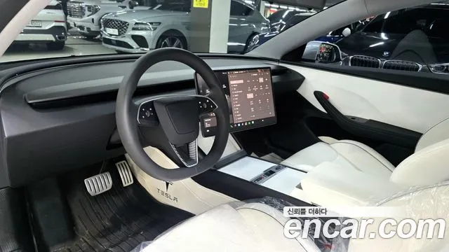 Tesla Model 3 — Фото автомобиля 12