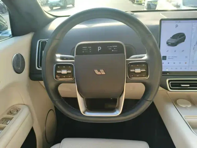 Li Auto L9 — Фото автомобиля 6