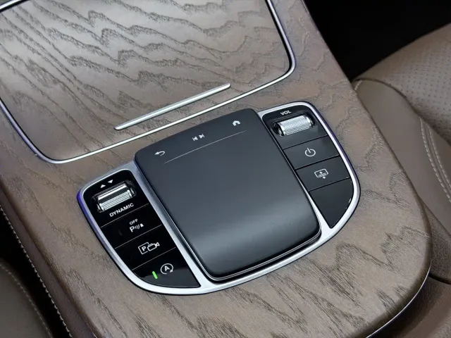 Mercedes-Benz E-Class — Фото автомобиля 15