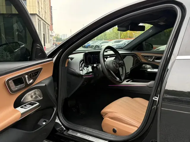 Mercedes-Benz E-Class — Фото автомобиля 4