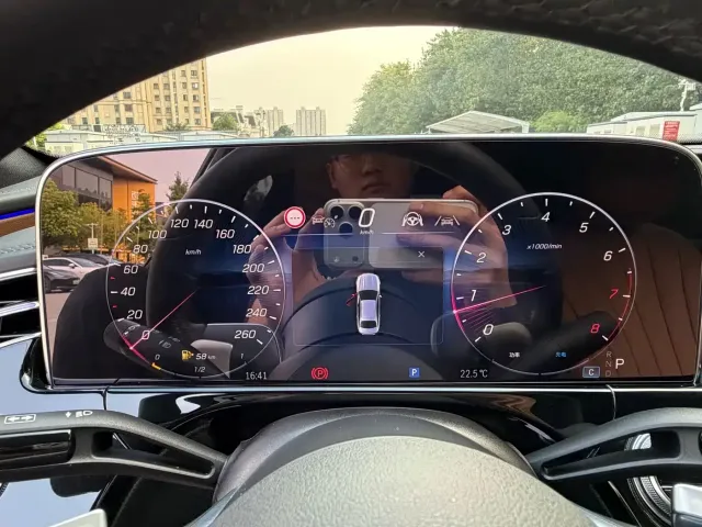 Mercedes-Benz E-Class — Фото автомобиля 16